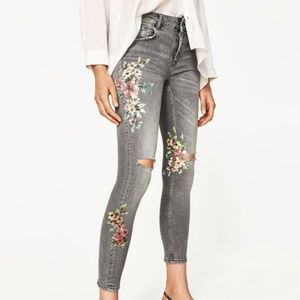 ZARA Gray Floral Skinny Jeans Ripped Knee Size 4